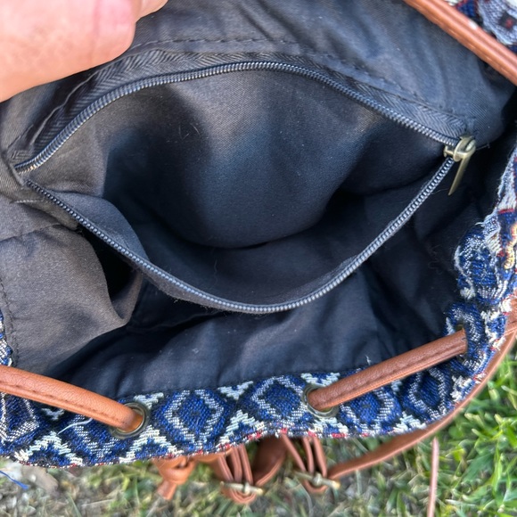 Small woven carrying bag - Picture 7 of 8